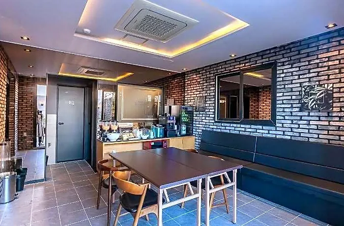 Hotel Brown-dot Beomil